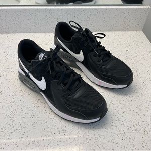 Nike Women’s Air Max Excee *Read Description*